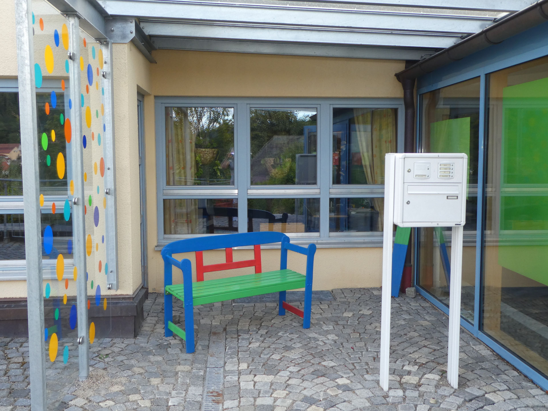 Der echte Eingang zum Kinderhaus Santa Maria in Falkenstein